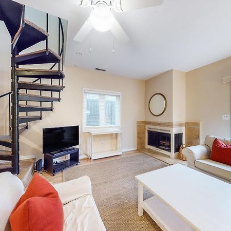 Scarborough Village - 245 Country Club Dr, Unit #608 레오보스 비치 외부 사진