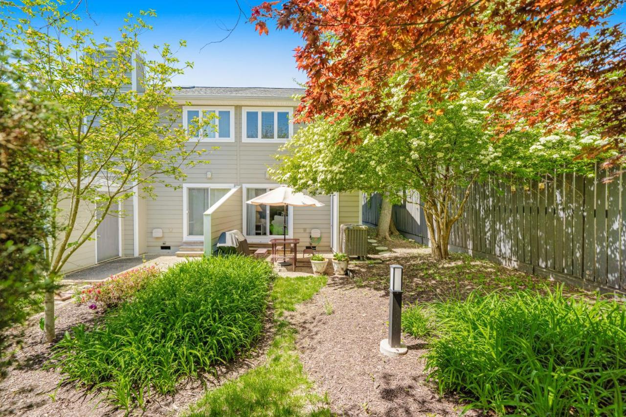 Scarborough Village - 245 Country Club Dr, Unit #608 레오보스 비치 외부 사진
