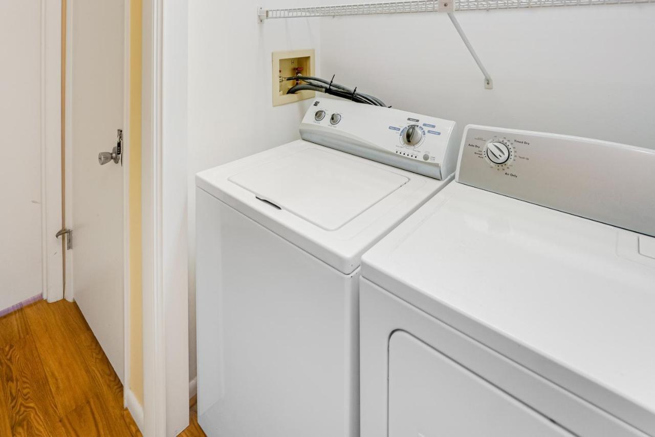 Scarborough Village - 245 Country Club Dr, Unit #608 레오보스 비치 외부 사진