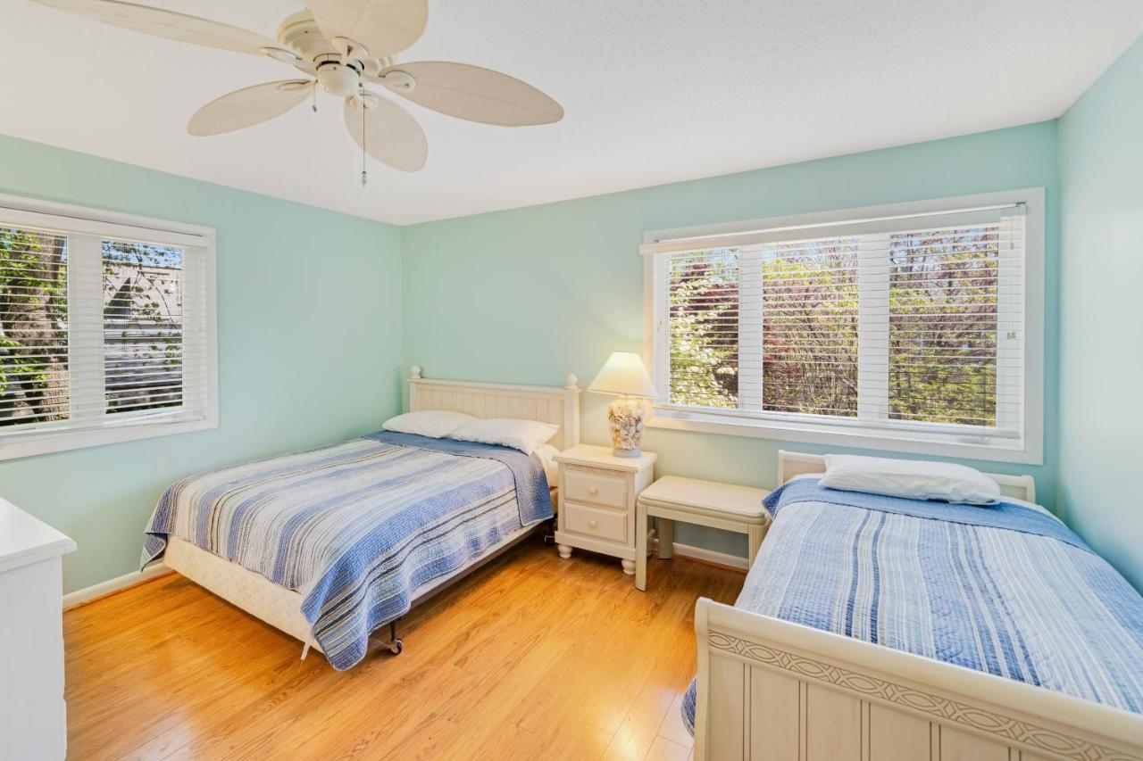 Scarborough Village - 245 Country Club Dr, Unit #608 레오보스 비치 외부 사진