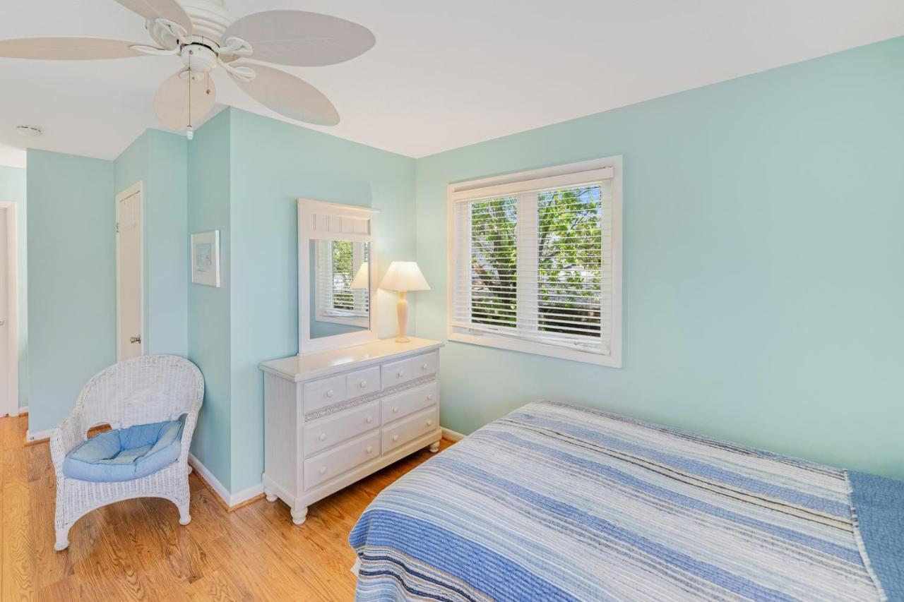 Scarborough Village - 245 Country Club Dr, Unit #608 레오보스 비치 외부 사진