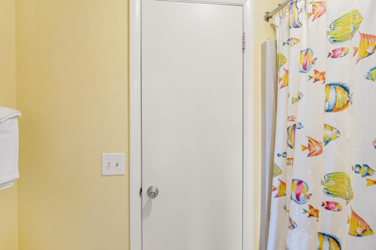 Scarborough Village - 245 Country Club Dr, Unit #608 레오보스 비치 외부 사진